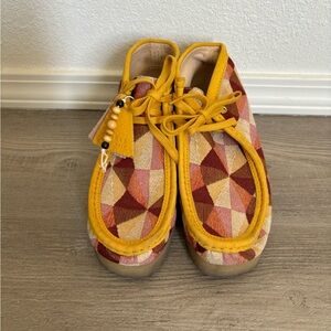 Clark’s wallabee boot yellow combi size 9.5M worn